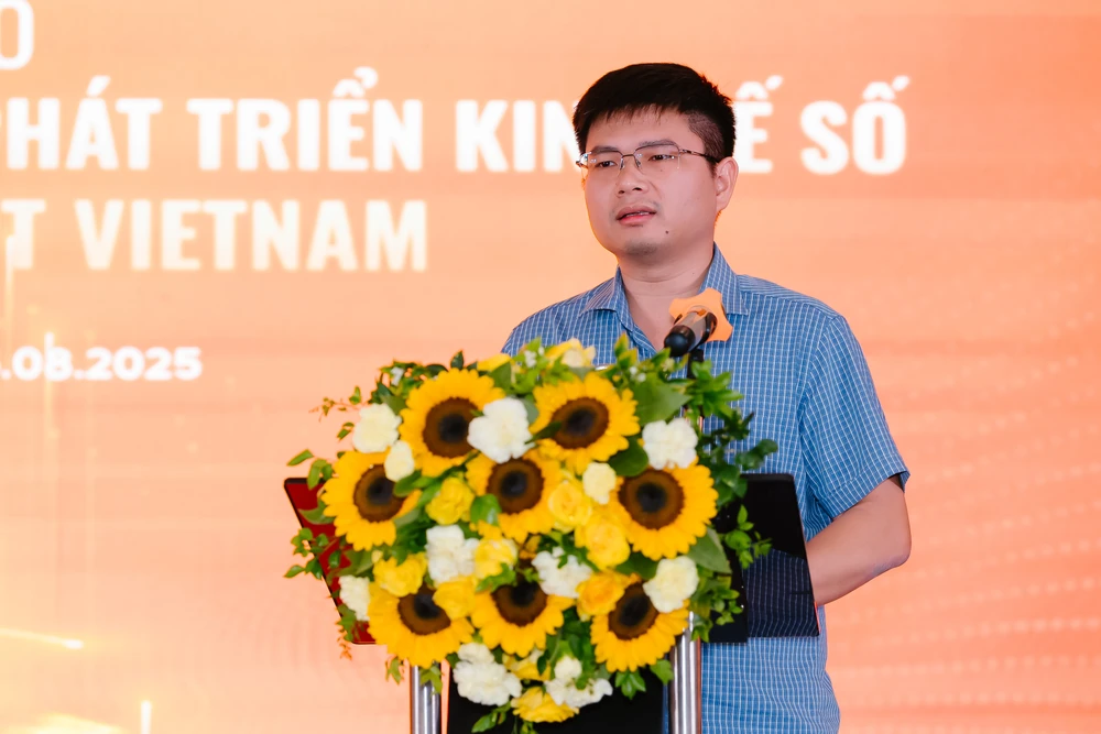 Thiếu tá Đào Đức Triệu, Tổng thư ký Hiệp hội Dữ liệu quốc gia nói về 'siêu ứng dụng' du lịch quốc gia. Ảnh: N.S