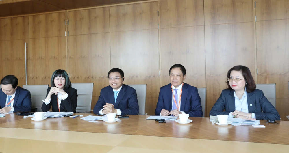 Bộ trưởng Bộ Tài chính Nguyễn Văn Thắng và đoàn công tác tại buổi làm việc.