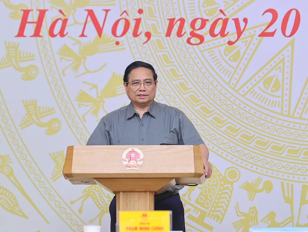 Thủ tướng chỉ đạo dứt khoát phải rà soát, xây dựng, hoàn thiện thể chế để chuyển đổi trạng thái từ quản lý sang trạng thái kiến tạo phát triển và phục vụ. Ảnh: VGP