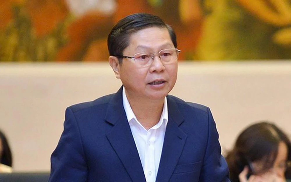 Thứ trưởng Bộ GD&ĐT cho biết khi có đơn thư phản ánh tình trạng lạm thu đầu năm học, cơ quan này sẽ kiểm tra đột xuất để xử lý.