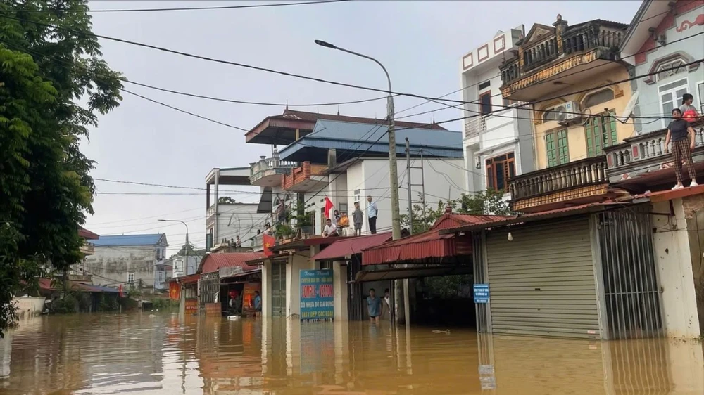 Mưa lớn sau bão số 11 đã khiến nhiều tỉnh miền Bắc oằn mình trong biển nước.