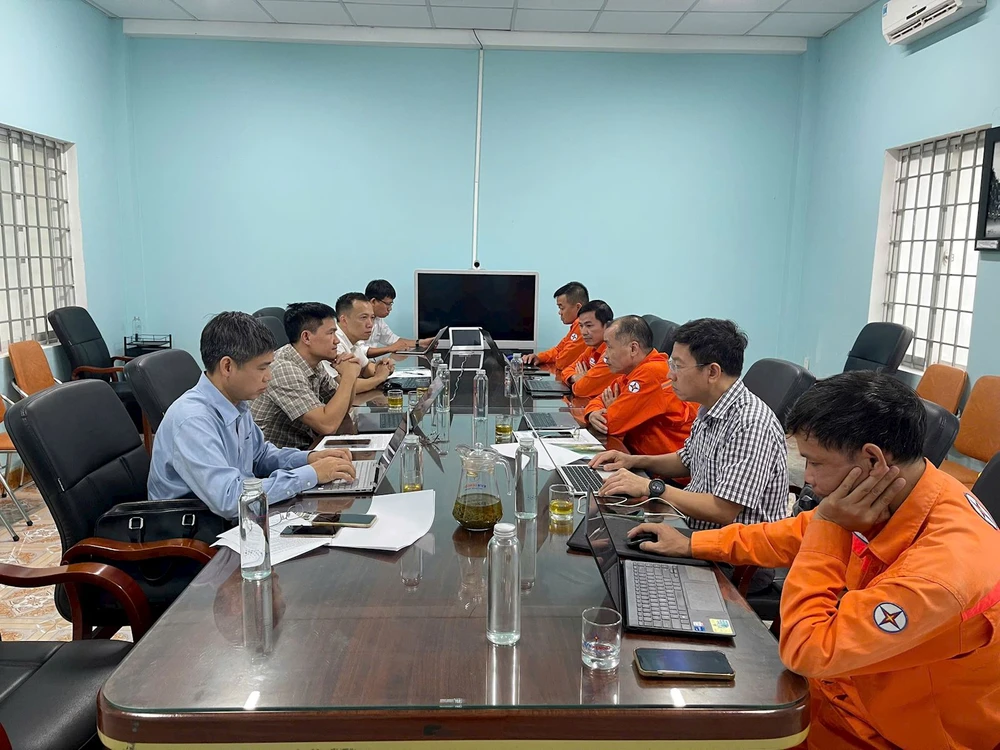 EVNGENCO1 làm việc với Công ty Thủy điện Sông Tranh để kiểm tra, chỉ đạo công tác ứng phó với cơn bão số 12.