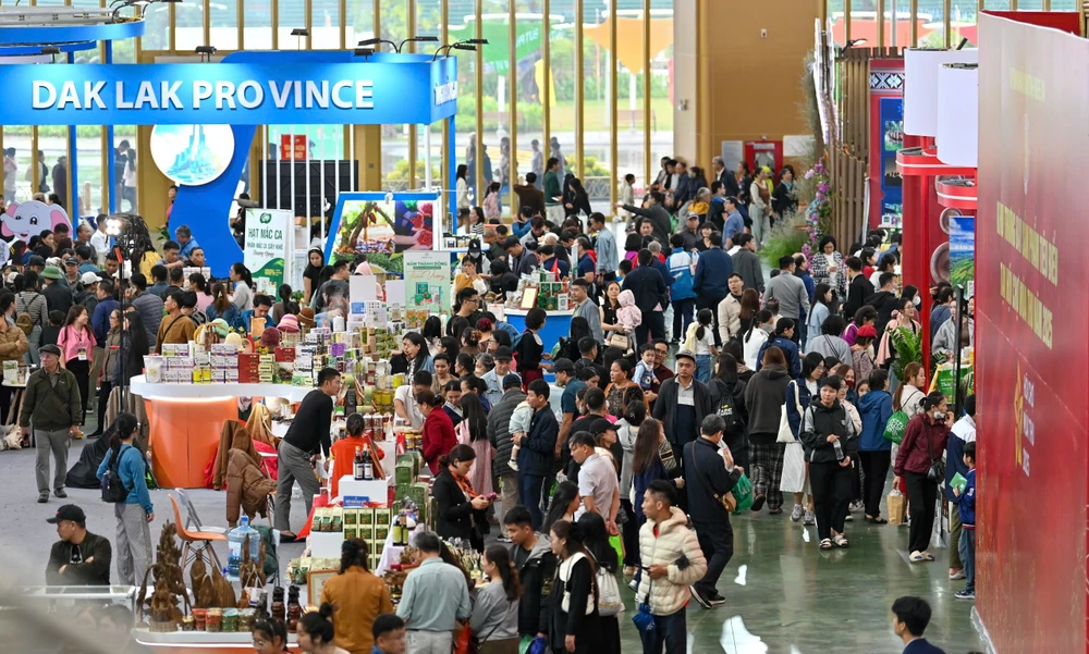 Hội chợ Mùa thu lần thứ nhất 2025 được tổ chức với quy mô lớn nhất từ trước đến nay tại Việt Nam.