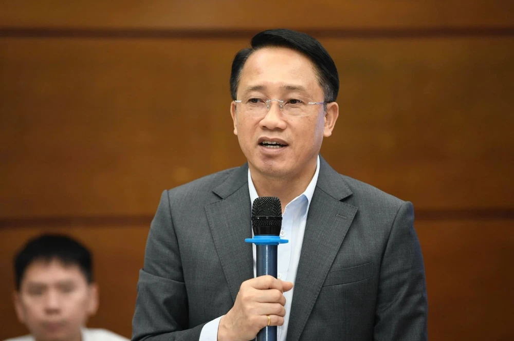 phó cục trưởng cục thuế Mai Sơn.jpg