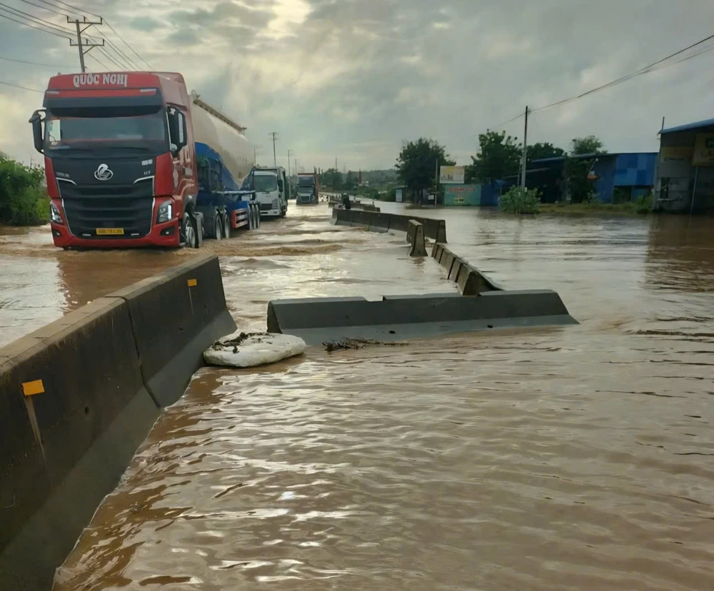 cao tốc ngập sâu.jpg