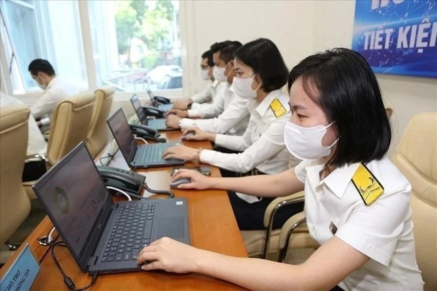 Bộ Tài chính đề xuất công chức thuế được hưởng hỗ trợ hàng tháng bằng 100% mức lương. Ảnh: Cục Thuế