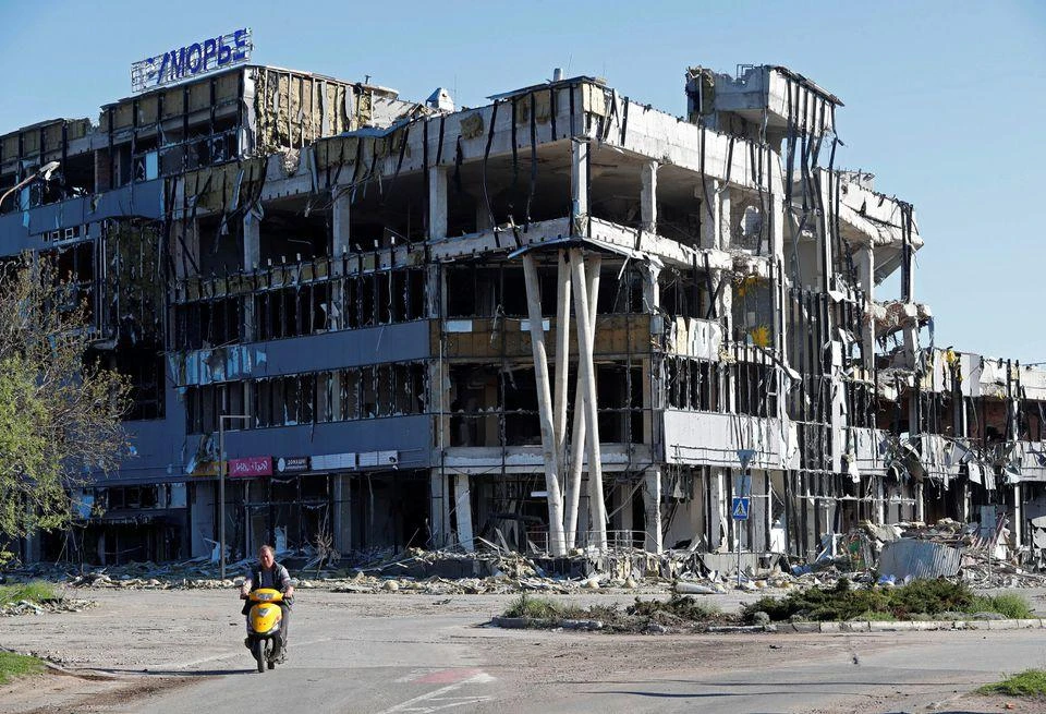 Một trung tâm mua sắm ở TP Mariupol bị phá huỷ. Ảnh: REUTERS