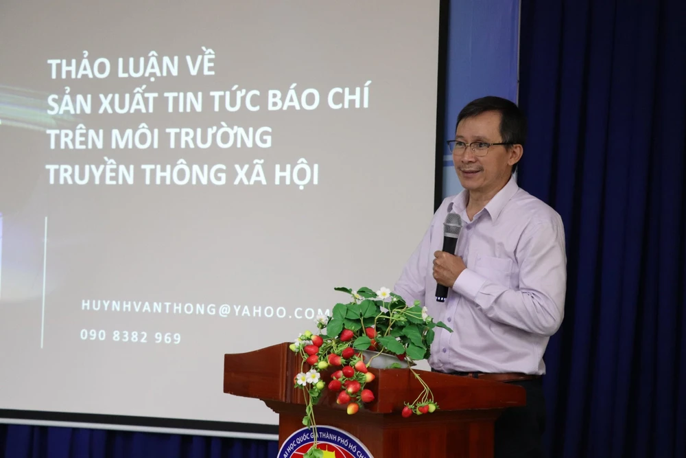 Trưởng bộ môn Truyền thông, khoa Báo chí, trường ĐH KHXH&NV Huỳnh Văn Thông chia sẻ tại hội thảo. Ảnh: THU THẢO Trưởng bộ môn Truyền thông, khoa Báo chí, trường ĐH KHXH&NV Huỳnh Văn Thông chia sẻ tại hội thảo. Ảnh: THU THẢO