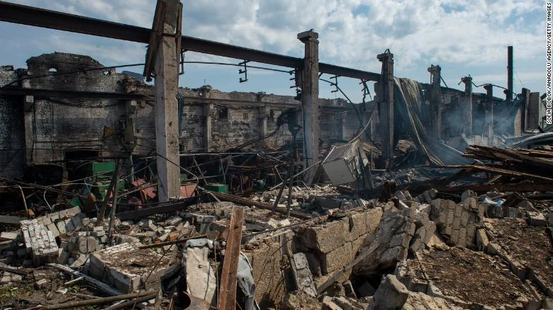 Cơ sở hạ tầng bị phá hủy ở tỉnh Kharkiv ngày 29-6. Ảnh: GETTY IMAGES