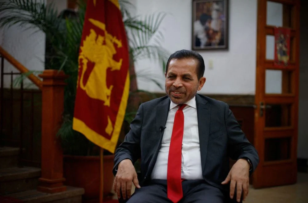 Ông Palitha Kohona - Đại sứ Sri Lanka tại Trung Quốc trả lời phỏng vấn ngày 25-7. Ảnh: REUTERS