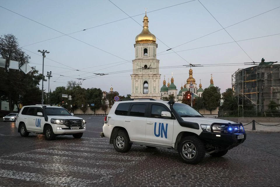Đoàn thanh sát viên của Cơ quan Năng lượng Nguyên tử Quốc tế (IAEA) trên đường đến nhà máy điện hạt nhân Zaporizhzhia. Ảnh: REUTERS