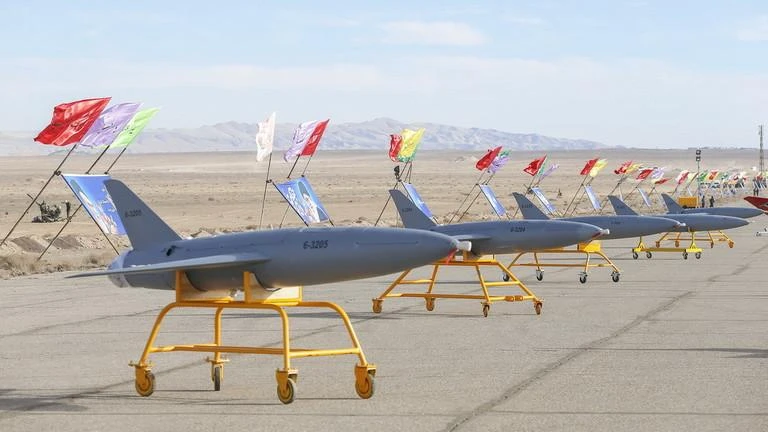Cuộc diễn tập của UAV Iran ở TP Semnan. Ảnh: QUÂN ĐỘI IRAN/GETTY IMAGES