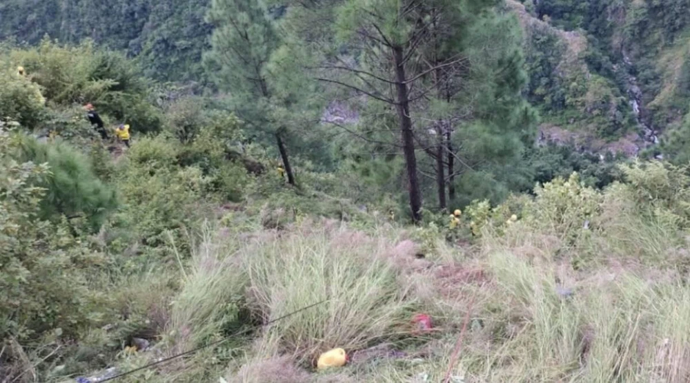 Hẻm núi ở làng Birokhal, huyện Pauri - nơi xảy ra vụ tai nạn thương tâm. Ảnh: ANI