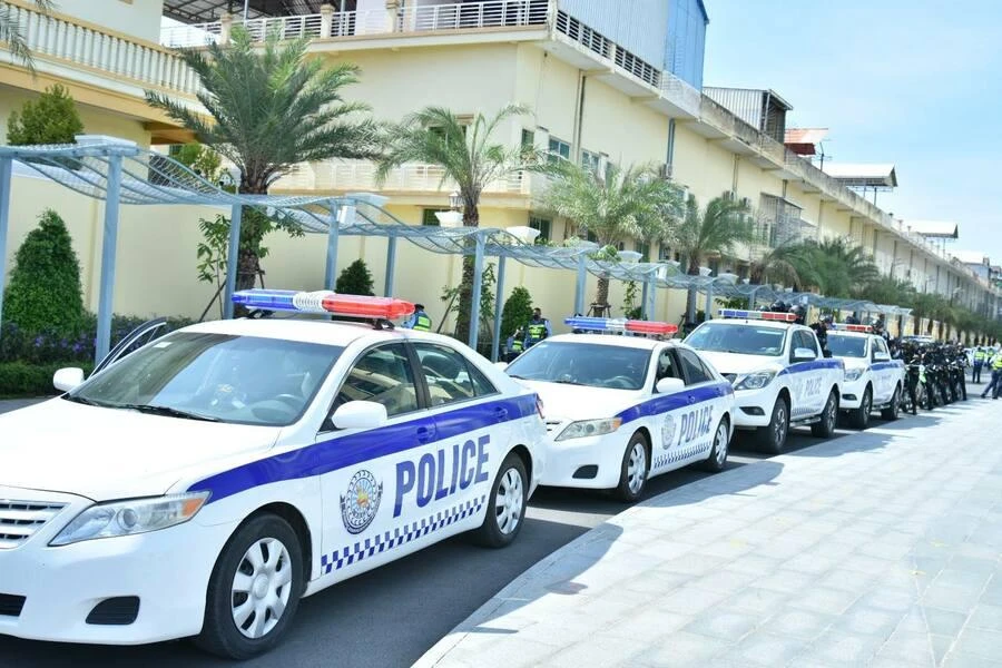 Đoàn xe cảnh sát tham gia nhiệm vụ. Ảnh: KHMER TIMES