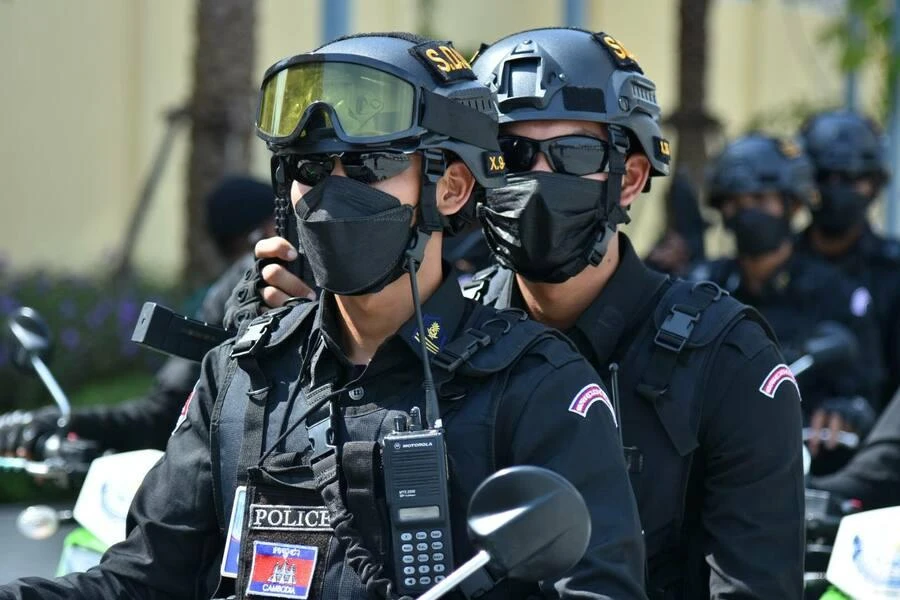 Lực lượng cảnh sát sẵn sàng cho nhiệm vụ. Ảnh: KHMER TIMES