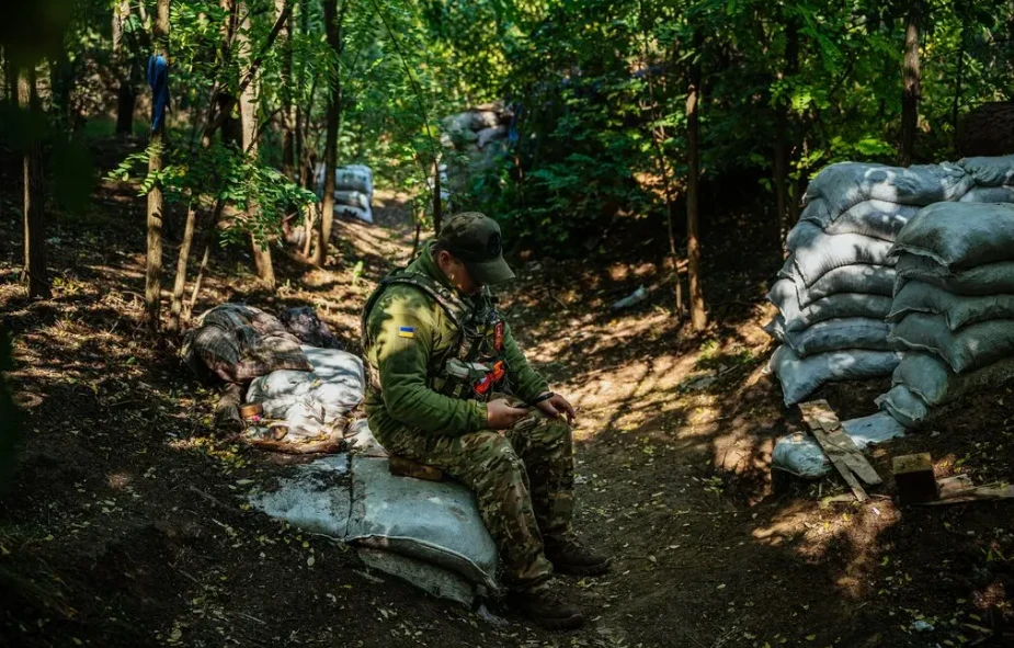 dùng điện thoại chiến trường Nga - Ukraine