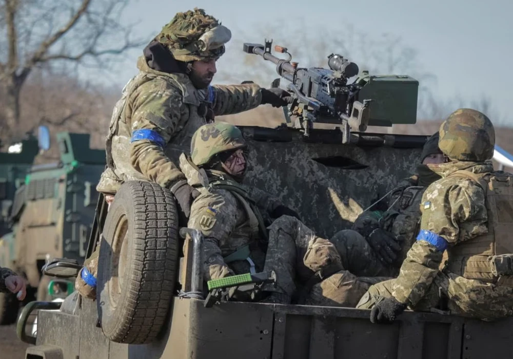 Lính Ukraine ở TP Bakhmut, tỉnh Donetsk hôm 23-1. Ảnh: REUTERS