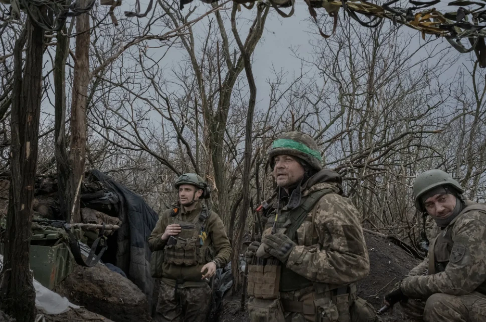 Lính Ukraine ở chiến trường miền đông Ukraine. Ảnh: THE NEW YORK TIMES Lính Ukraine ở chiến trường miền đông Ukraine. Ảnh: THE NEW YORK TIMES