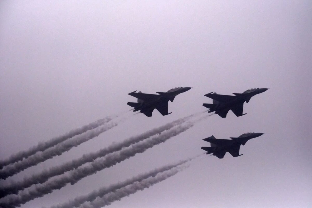 Chiến đấu cơ Su-30 MKi do Nga sản xuất của Không quân Ấn Độ tại New Delhi. Ảnh: BLOOMBERG