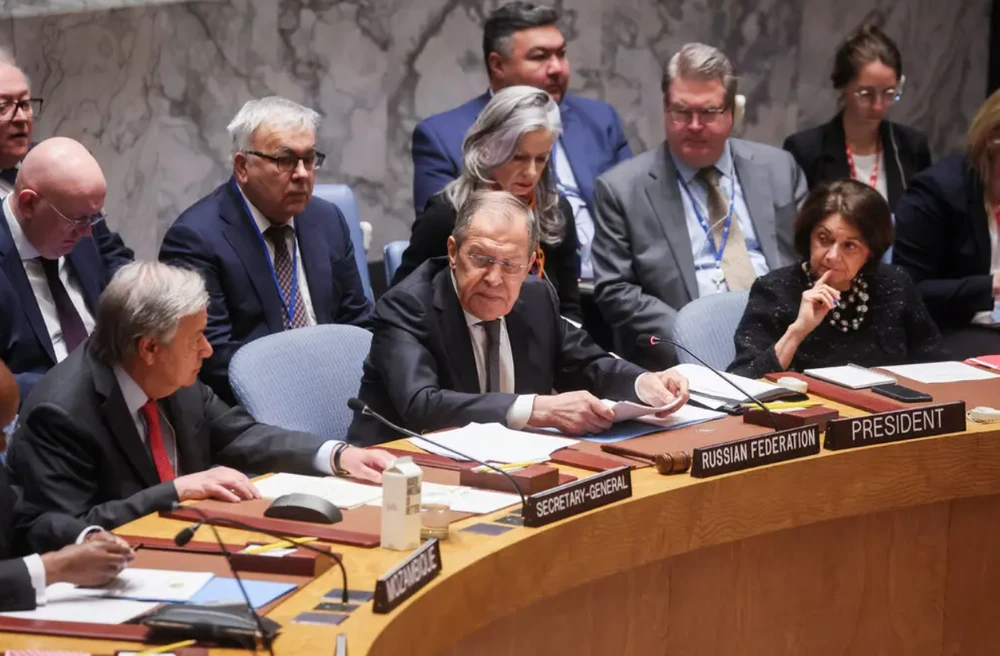 Ngoại trưởng Nga Sergei Lavrov chủ trì một cuộc họp của Hội đồng Bảo an (HĐBA) Liên Hợp quốc ngày 24-4. Ảnh: REUTERS