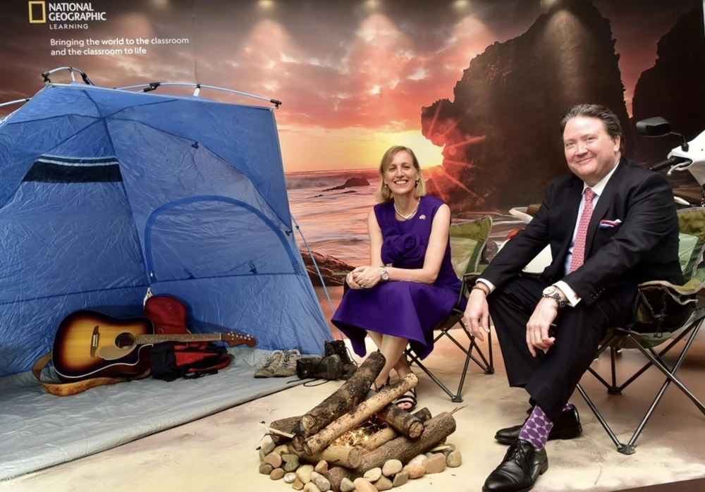 Đại sứ Mỹ Marc E. Knapper, Tổng Lãnh sự Susan Burns