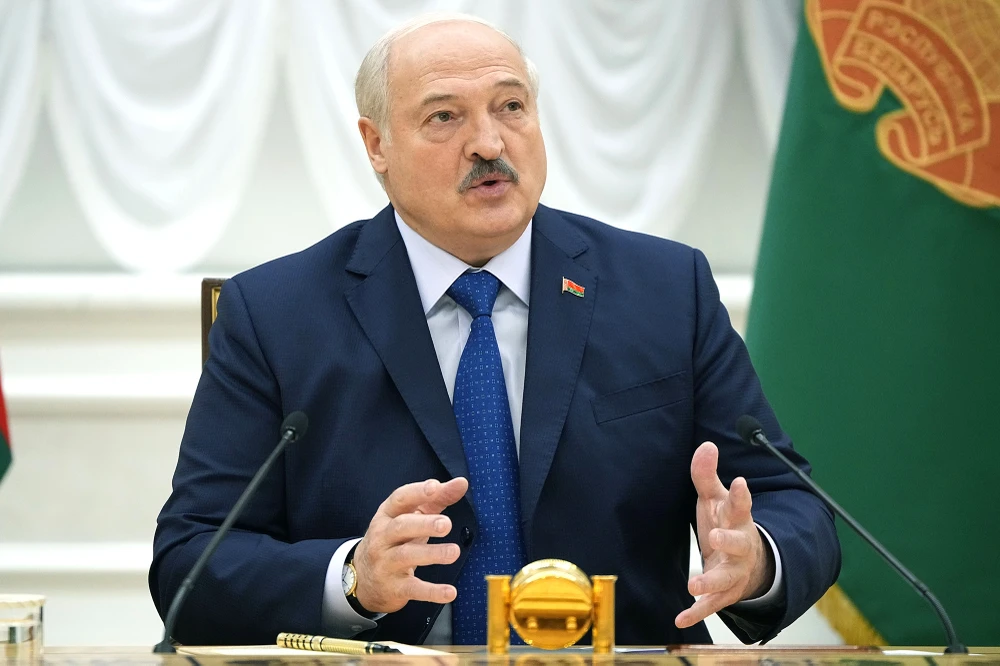 Tổng thống Belarus Alexander Lukashenko phát biểu trong cuộc gặp với các phóng viên nước ngoài tại thủ đô Minsk vào ngày 6-7. Ảnh: AP