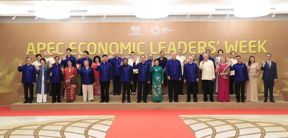 Chùm ảnh: Những lần Thủ tướng Campuchia Hun Sen thăm Việt Nam ảnh 11