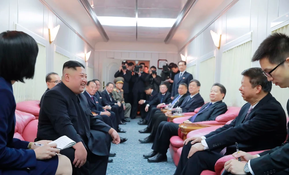 Ông Kim Jong-un trên tàu tới Trung Quốc vào năm 2019. Ảnh: KCNA/AP