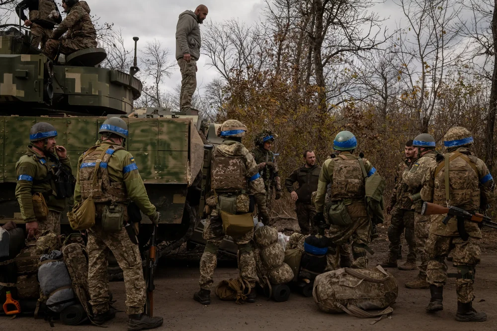 Soldiers preparing to head to the frontline near Avdiivka.png