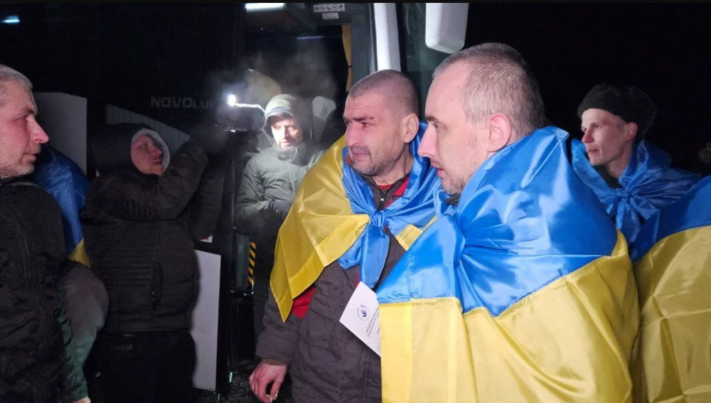 Chiến sự Nga-Ukraine 4-1: Đợt trao đổi tù nhân lớn nhất giữa Nga,Ukraine; Nga chặn loạt tên lửa Tochka-U, S-200 Ukraine