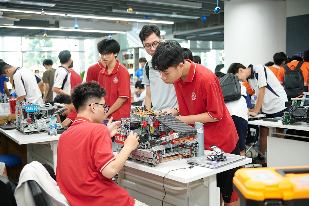 KỸ SƯ TRẺ ROBOTICS.jpg