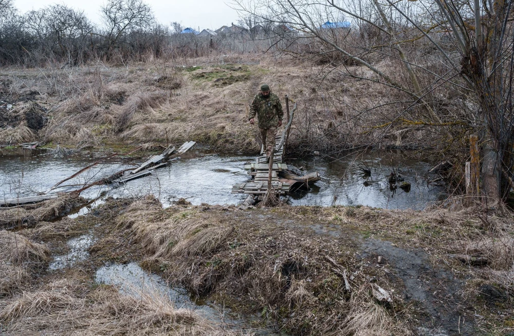 Chuyện về người lấy đạn pháo Nga gửi Ukraine