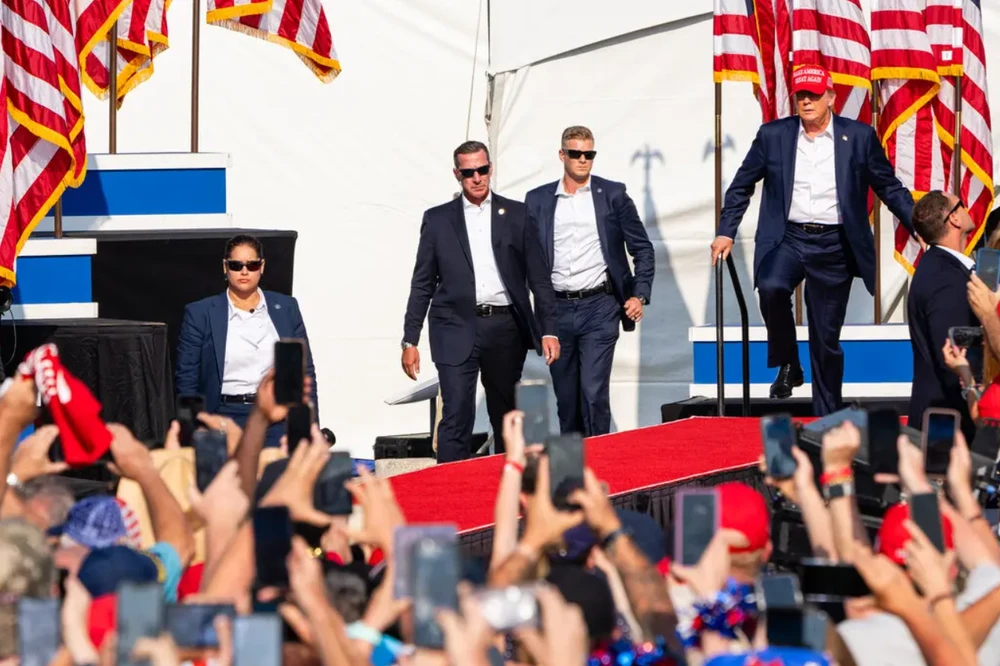 Sóng gió bủa vây mật vụ Mỹ sau vụ ông Trump bị bắn