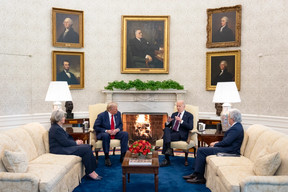 Ông Biden gặp ông Trump tại Nhà Trắng hôm 13-11. Ảnh: X/PRESIDENT BIDEN