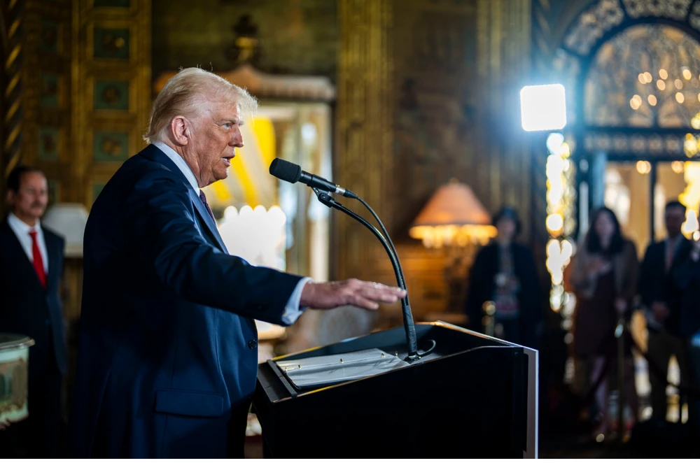 Loạt công tố viên trong 2 vụ án hình sự chống ông Trump bị sa thải