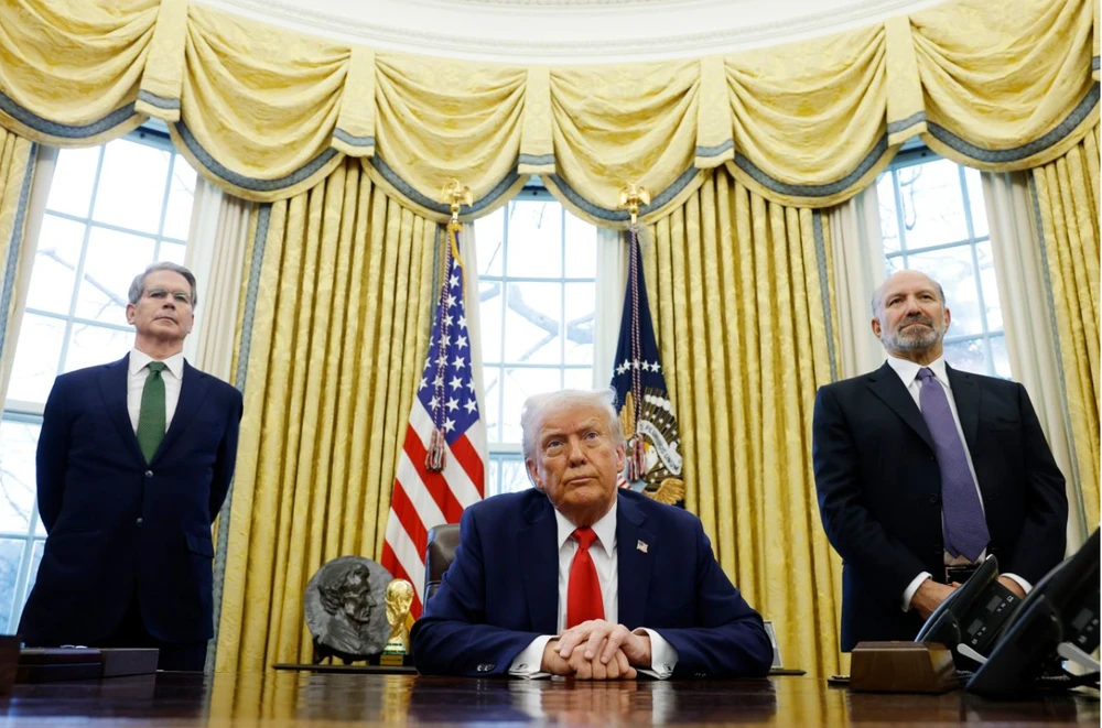 Lý do ông Trump hoãn đánh thuế lên hàng nhập khẩu từ Canada, Mexico