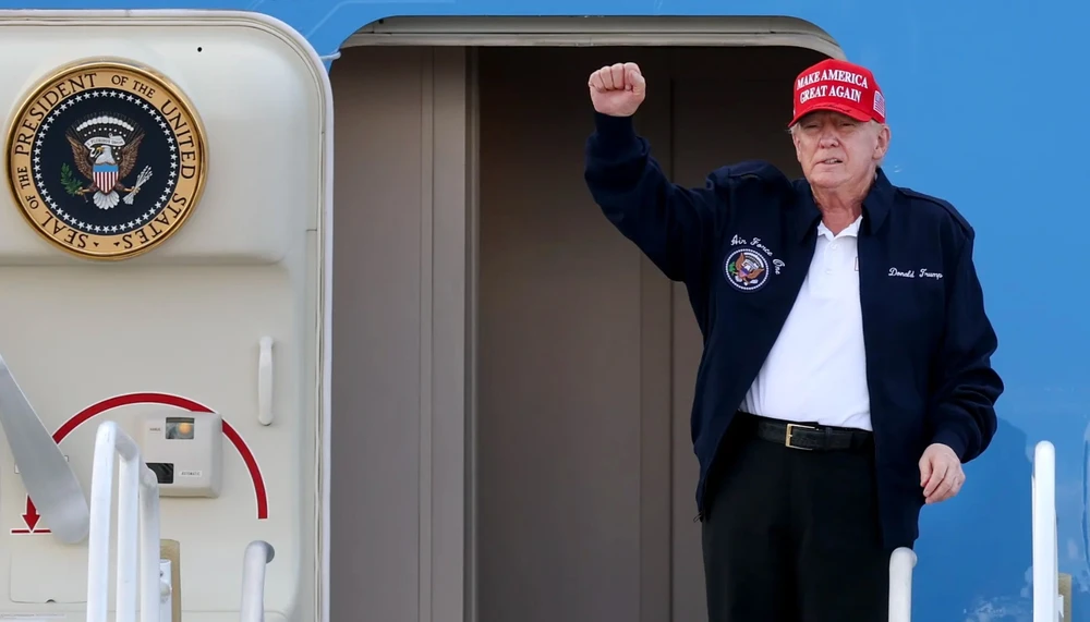 Mỹ điều chiến đấu cơ F-16 chặn máy bay gần tư dinh của ông Trump