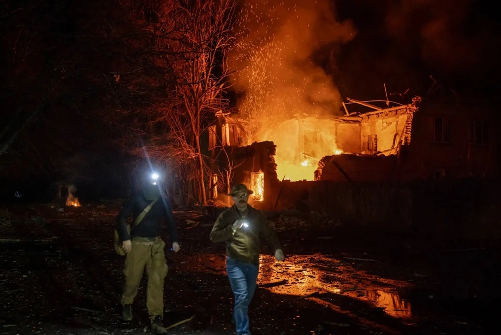 Chiến sự Nga-Ukraine 1-4: Ukraine tố Nga dùng 'chiến thuật' ống cống; Ông Trump không hài lòng với ông Putin, Zelensky