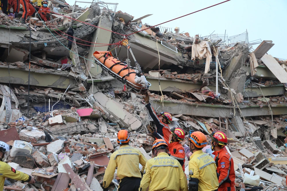 Động đất Myanmar: Chạy đua cứu người khi 'cánh cửa vàng' khép lại; Đội cứu trợ của Mỹ đến Myanmar