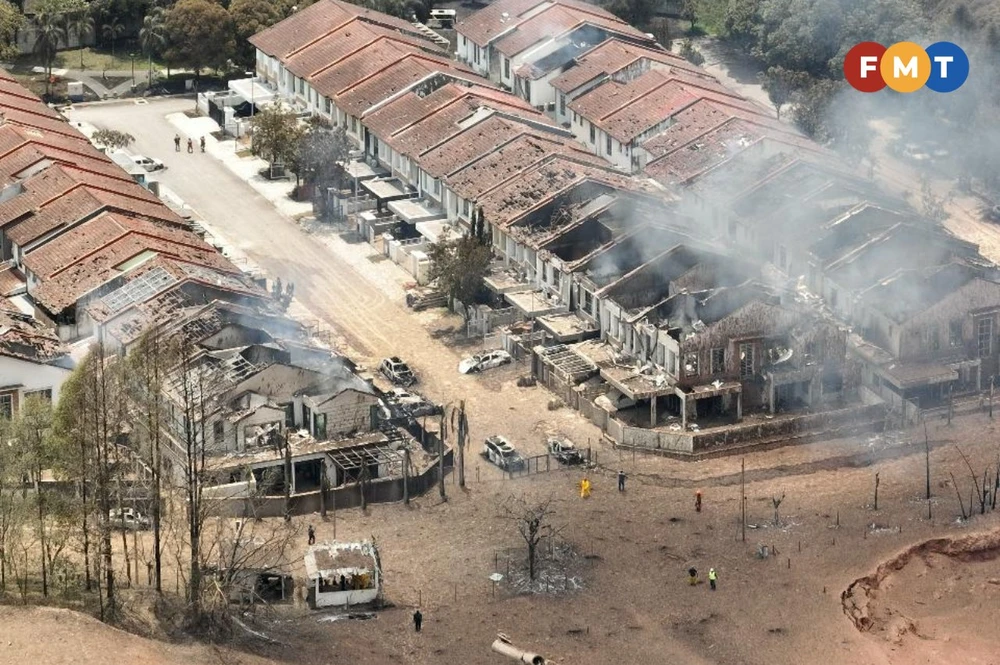 VIDEO: Cháy nổ đường ống khí đốt, lửa bốc cao như nhà 20 tầng