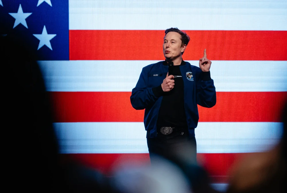 Tỉ phú Musk mong châu Âu-Mỹ đạt mức thuế bằng 0; Ông Trump nói Trung Quốc thiệt hại nặng do thuế