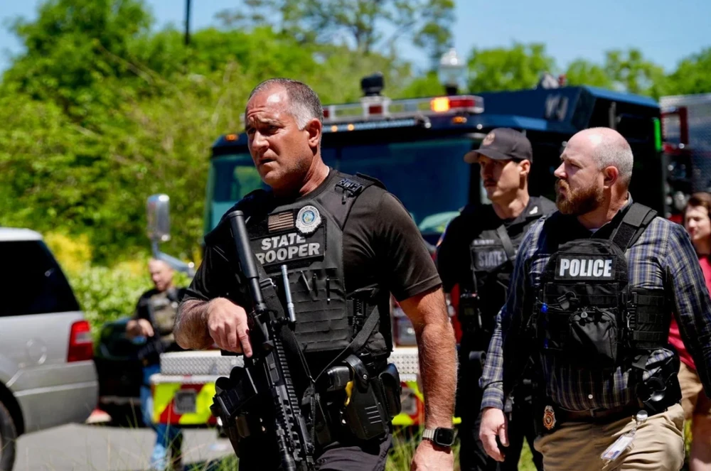 Con trai phó cảnh sát trưởng xả súng trong trường đại học làm 2 người chết, 6 người bị thương