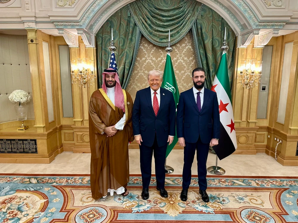 Vì sao Tổng thống Trump dỡ bỏ trừng phạt Syria?