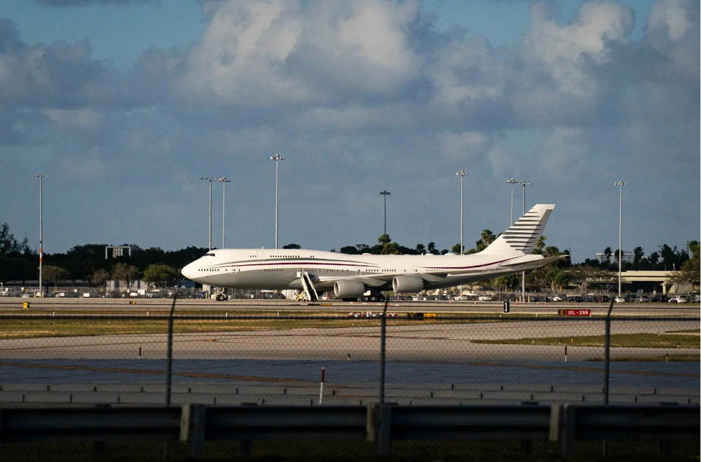 Lầu Năm góc sẽ cải tiến máy bay 400 triệu USD Qatar tặng ông Trump