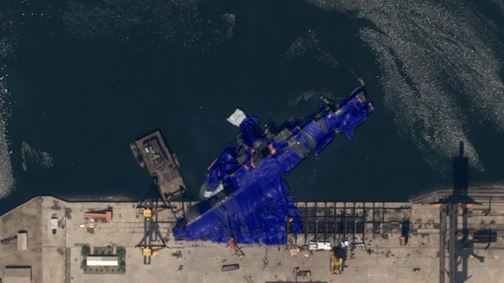 Bí ẩn đội khí cầu quanh tàu chiến bị lật của Triều Tiên