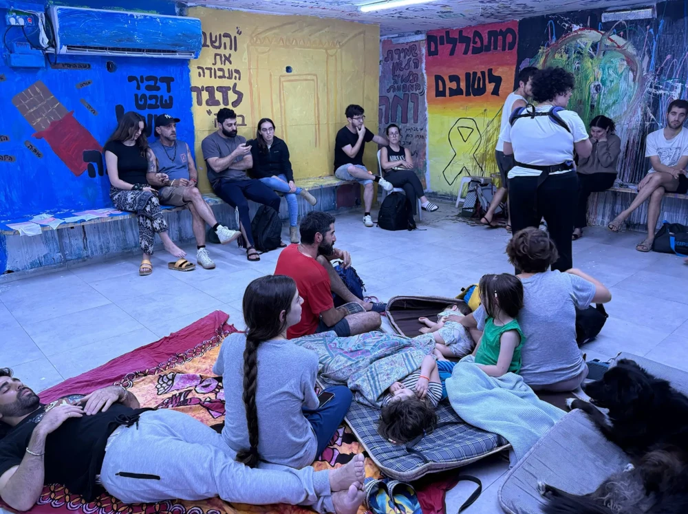 Iran đáp trả mạnh, Thủ tướng Netanyahu ở boongke đánh giá tình hình