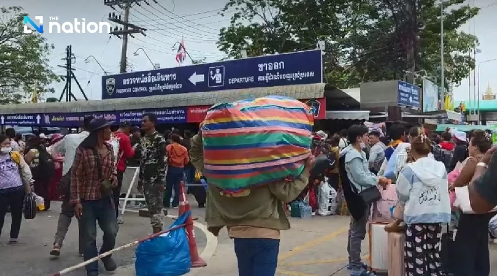 Hơn 1.000 người Campuchia tại Thái Lan hối hả trở về nước