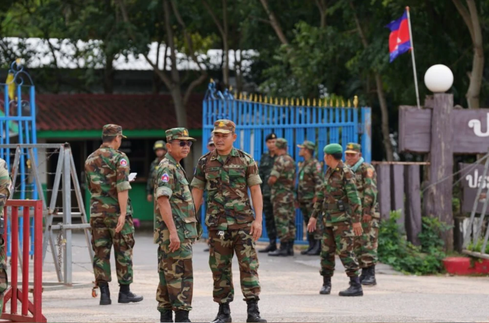 Tư lệnh 2 quân khu Campuchia-Thái Lan đồng ý ngừng bắn