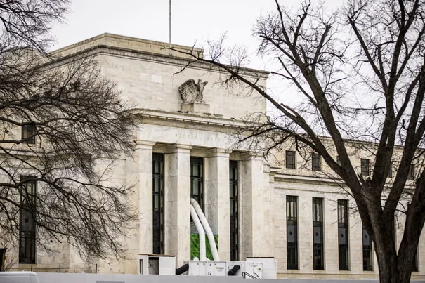 Fed hạ lãi suất lần đầu tiên trong năm