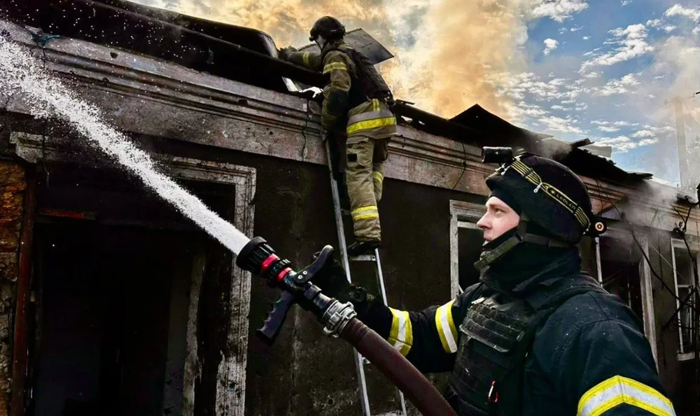 Chiến sự Nga-Ukraine 7-10: Ukraine phá kho dầu, nhà máy thuốc nổ 'khủng' tại Crimea; Nga đánh rát ở Donetsk